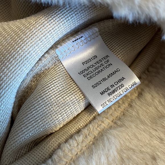 Teddy bear 🧸 drawstring pullover - Picture 7 of 7